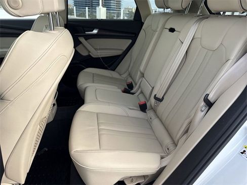 Used 2024 Audi Q5 e Premium Plus image 23