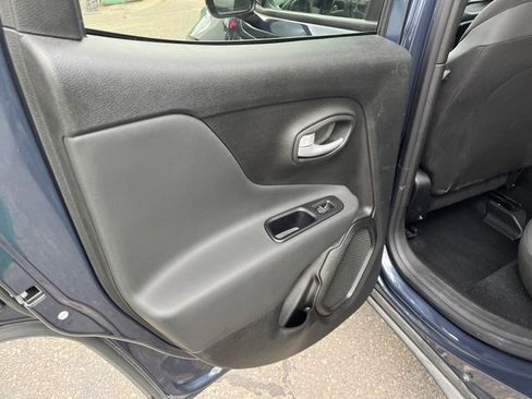 Used 2023 Jeep Renegade Latitude image 8