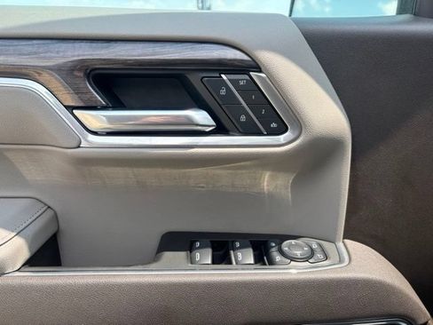Used 2025 Chevrolet Silverado 1500 LTZ AWD/4WD image 20