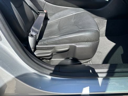 Used 2017 Chevrolet Volt Premier w/ Driver Confidence II Package FWD image 26