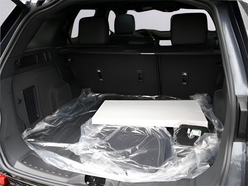 New 2025 Land Rover Discovery Sport Dynamic SE image 36