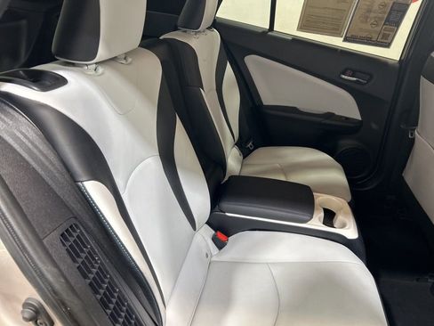 Used 2018 Toyota Prius Prime Premium image 14