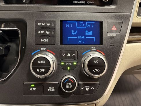 Used 2019 Toyota Sienna XLE image 21