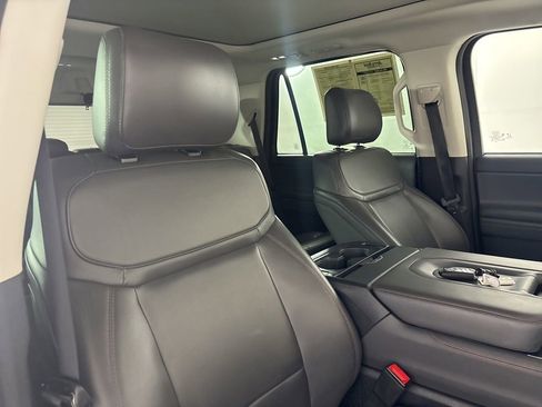 Used 2025 Ford Expedition Active AWD/4WD image 30