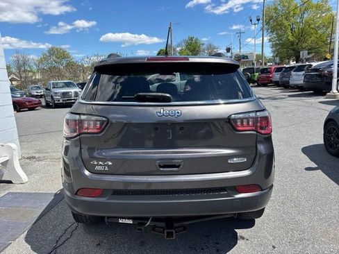 Used 2018 Jeep Compass Latitude w/ Popular Equipment Group AWD/4WD image 5