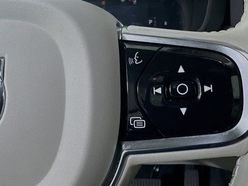 Used 2023 Volvo XC60 B5 Plus w/ Protection Package Premier image 17