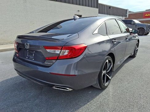 Used 2018 Honda Accord Sport image 6