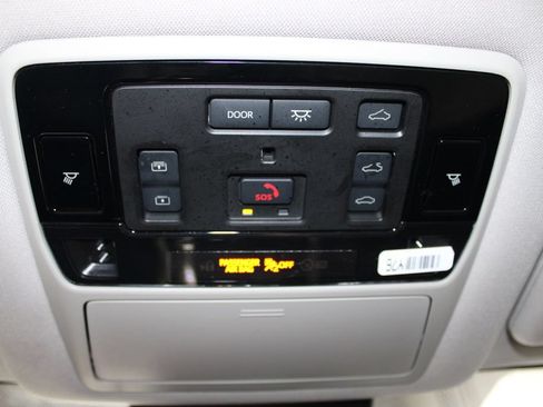 Used 2024 Toyota Grand Highlander AWD image 21