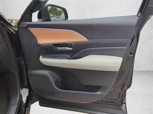 Certified 2025 Toyota Grand Highlander AWD Hybrid image 26