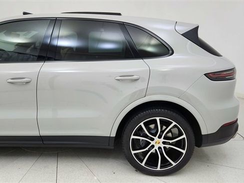 Used 2022 Porsche Cayenne image 10