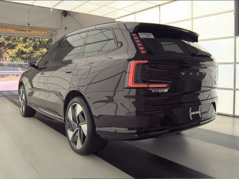 Used 2025 Volvo EX90 Ultra AWD/4WD image 2