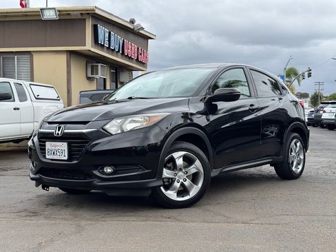 Used 2017 Honda HR-V EX image 2