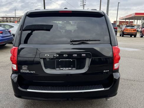 Used 2020 Dodge Grand Caravan SXT image 6