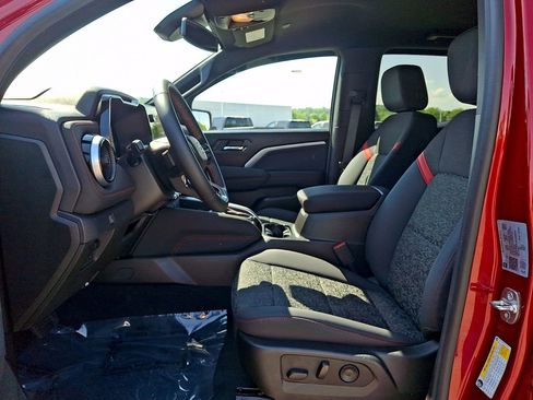 Used 2025 Chevrolet Colorado Z71 AWD/4WD image 13