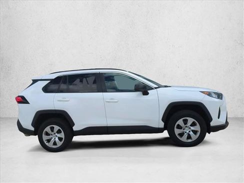Used 2019 Toyota RAV4 LE FWD image 4
