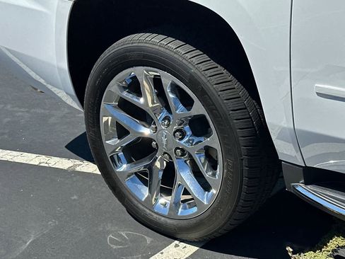 Used 2019 Chevrolet Suburban Premier AWD/4WD image 13