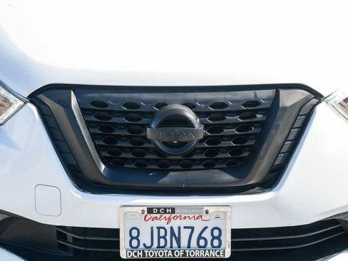 Used 2018 Nissan Kicks SR image 5