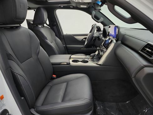 Used 2025 Lexus LX 700h F Sport image 19