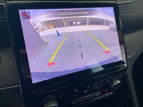Used 2022 Jeep Grand Cherokee Overland RWD image 15