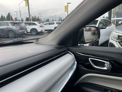 Used 2025 Jeep Compass Limited image 36