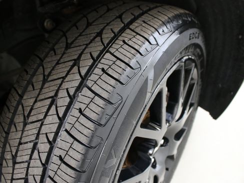 Used 2022 Chevrolet Trax LT w/ Midnight Edition image 34