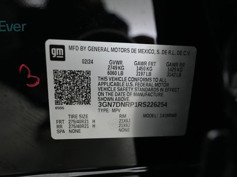 Used 2024 Chevrolet Equinox EV RS FWD image 25