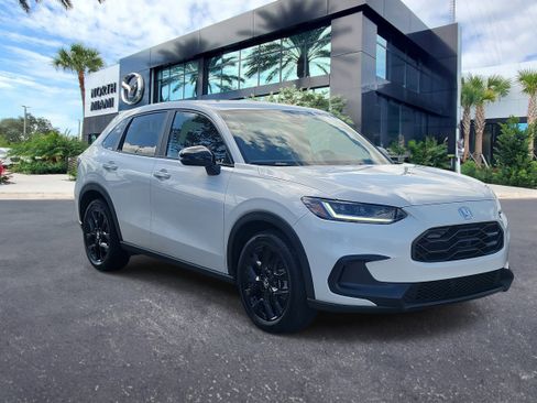 Used 2025 Honda HR-V Sport image 3