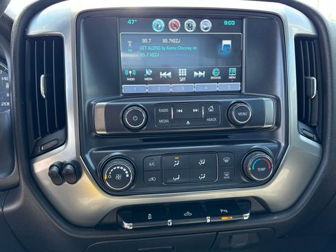 Used 2018 Chevrolet Silverado 2500 LT AWD/4WD image 17