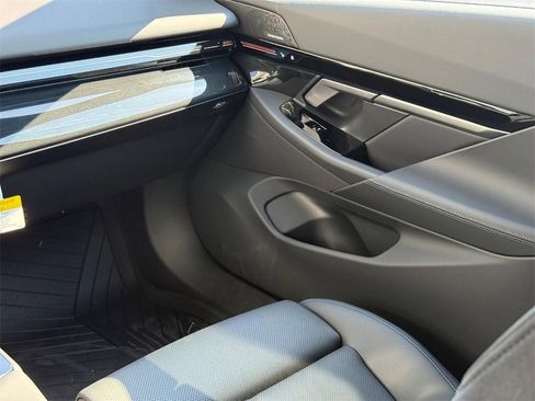 New 2026 BMW 530i xDrive w/ M Sport Package image 10