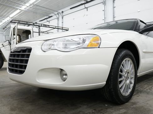 Used 2005 Chrysler Sebring Touring image 7