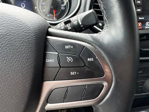 Used 2019 Jeep Cherokee Limited AWD/4WD image 21