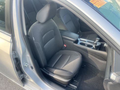 Used 2023 Nissan Altima 2.5 SV FWD image 11