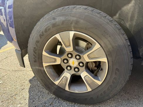 Used 2017 Chevrolet Colorado Z71 AWD/4WD image 7