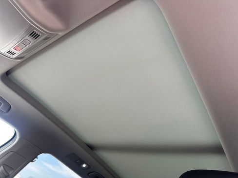 Used 2024 Volkswagen Tiguan SE image 18