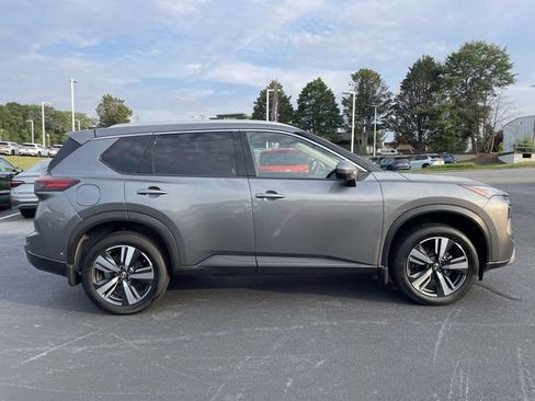 Used 2024 Nissan Rogue SL AWD/4WD image 8
