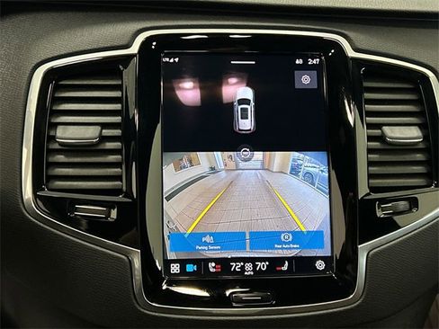 Used 2023 Volvo XC90 B5 Plus image 17