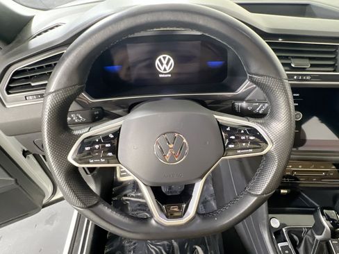 Used 2023 Volkswagen Tiguan SE R-Line AWD/4WD image 11