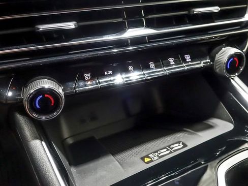 New 2026 Chevrolet Traverse LT w/ LPO, Floor Liner Package FWD image 18
