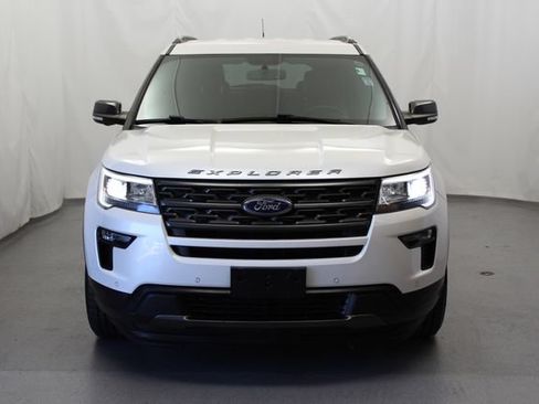 Used 2018 Ford Explorer XLT w/ Equipment Group 202A FWD image 3