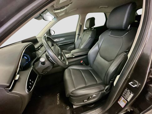Used 2025 Genesis GV70 2.5T AWD/4WD image 13