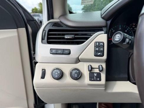 Used 2020 GMC Yukon XL Denali w/ Denali Premium Package AWD/4WD image 10