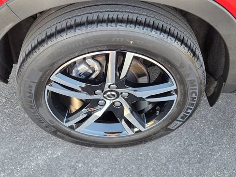 Used 2023 Volvo XC40 B5 Core w/ Convenience Package AWD/4WD image 10