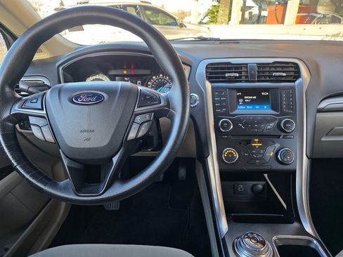 Used 2018 Ford Fusion SE image 11