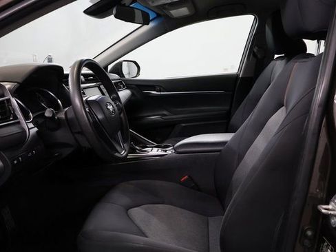 Used 2018 Toyota Camry LE image 12