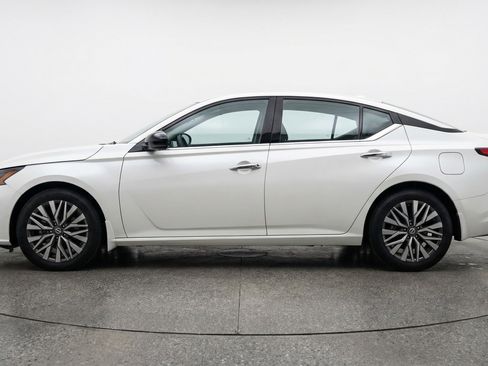 Used 2025 Nissan Altima 2.5 SV FWD image 5