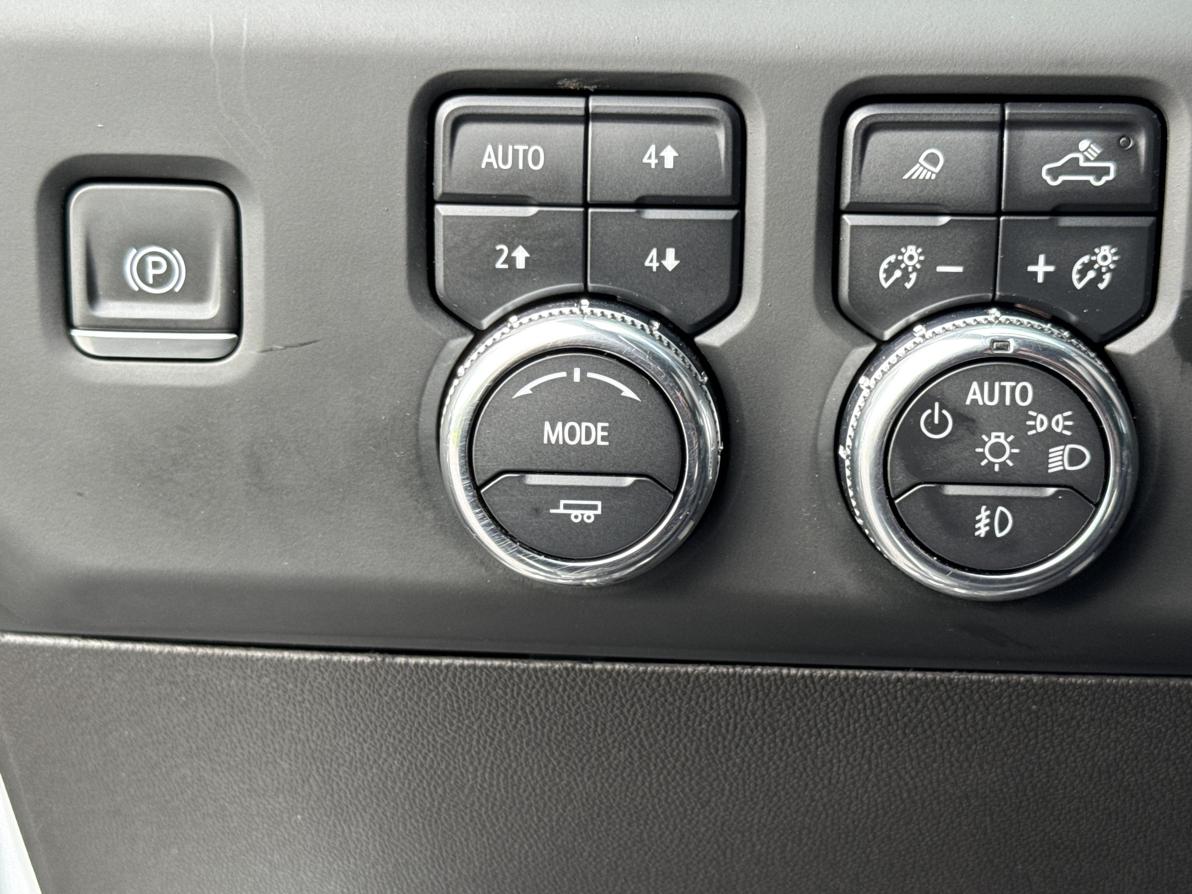 Used 2024 GMC Sierra 2500 AT4 w/ AT4 Premium Plus Package AWD/4WD image 19