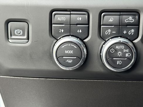 Used 2024 GMC Sierra 2500 AT4 w/ AT4 Premium Plus Package AWD/4WD image 19