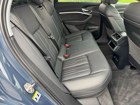 Used 2021 Audi e-tron Prestige w/ Prestige Package image 27