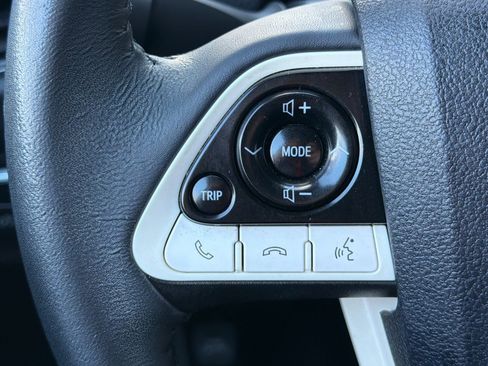 Used 2017 Toyota Prius Prime Premium image 32