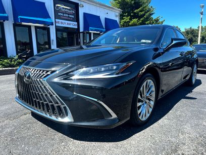 Used 2023 Lexus ES 300h w/ Luxury Package